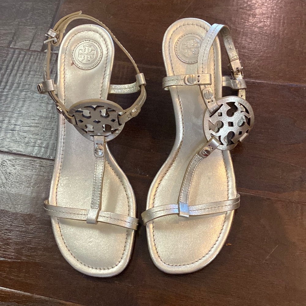Tory Burch sandals - gold. Size 7